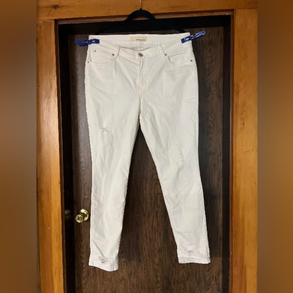 Maurices white skinny leg jeans